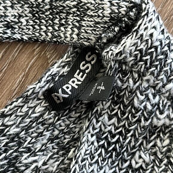 Express Crossback V-Neck Sweater - Picture 3 of 6